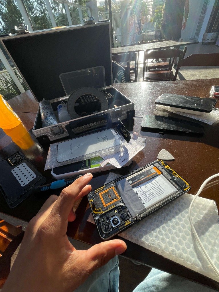 Manutenção e Conserto de Celular com Maleta de Ferramentas no Recreio - Tec Silva