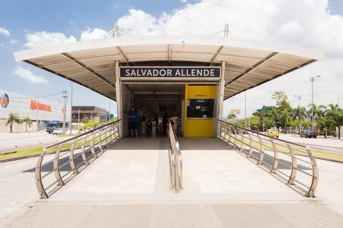 Estação BRT Salvador Allende e Terminal Recreio dos Bandeirantes