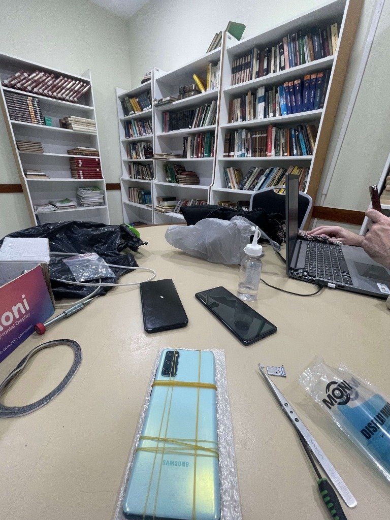 Tela Trincada de iPhone — Conserto no Recreio - Tec Silva